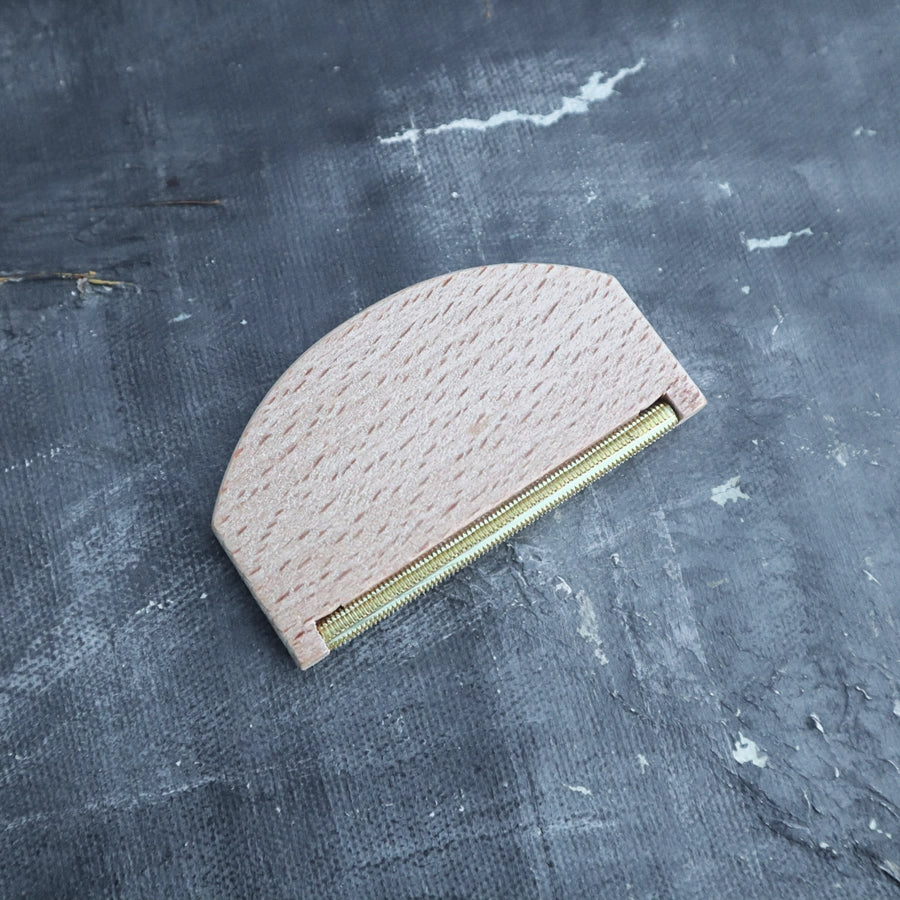 Plantish - Wooden Lint Remover
